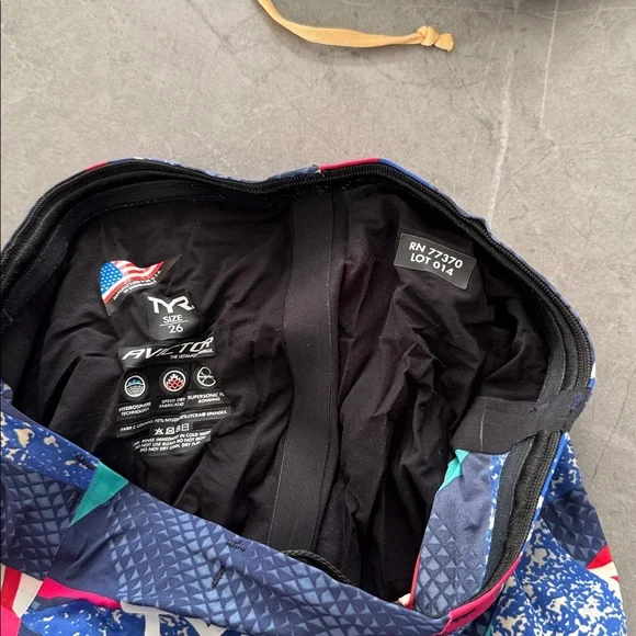 TYR avictor tech suit size 26 - Picture 3 of 3